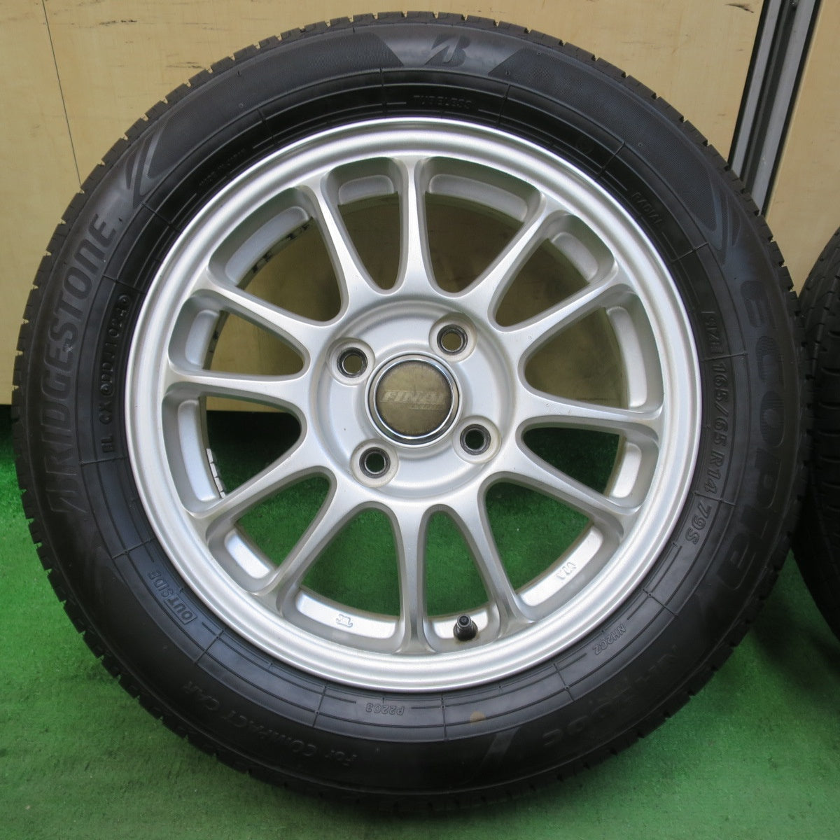 [送料無料] バリ溝！24年！9分★165/65R14 ブリヂストン エコピア NH200C FINAL MIND ファイナルマインド 14インチ ソリオ ハスラー 等 PCD100/4H★5022406イノ