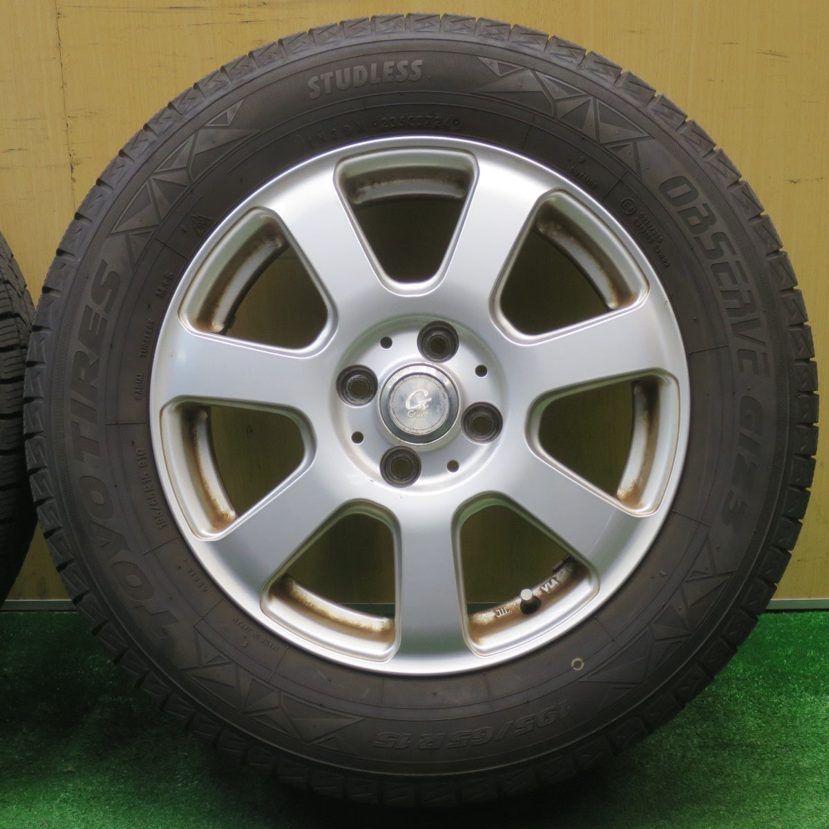 バリ溝！24年！9.5分以上★スタッドレス 195/65R15 トーヨー オブザーブ GIZ3 Grave グレイブ 15インチ PCD100/4H★5120411NJス