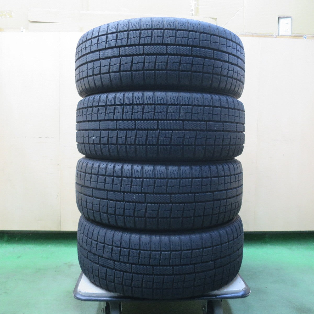 バリ溝！キレイ！9.5分★トヨタ プリウスα 純正 215/50R17 スタッドレス トーヨー ガリット G5 17インチ PCD114.3/5H★6032304イス
