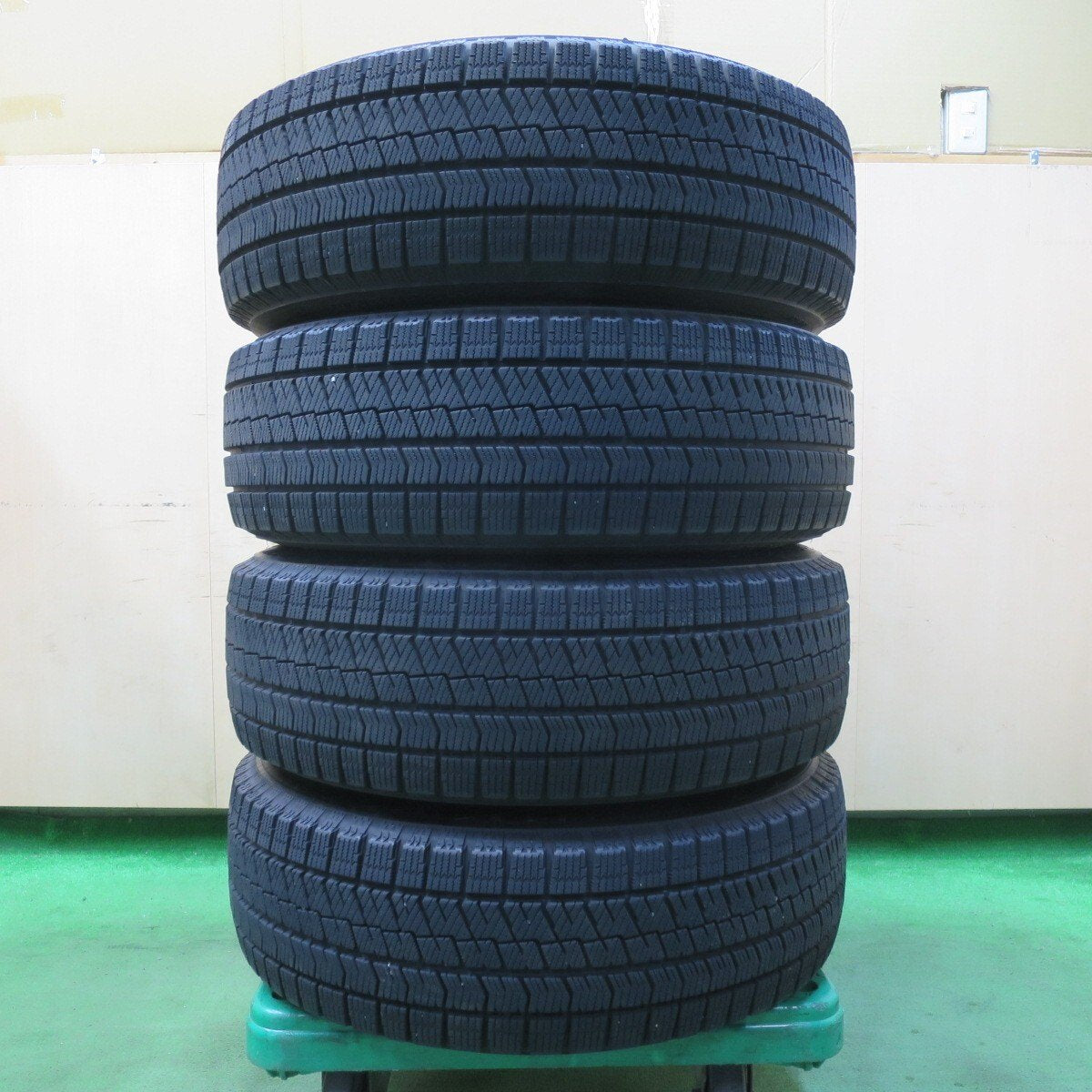 バリ溝！21年！キレイ！9分★スタッドレス 215/65R16 ブリヂストン ブリザック VRX2 TEAD テッド 16インチ PCD114.3/5H★5021005イス