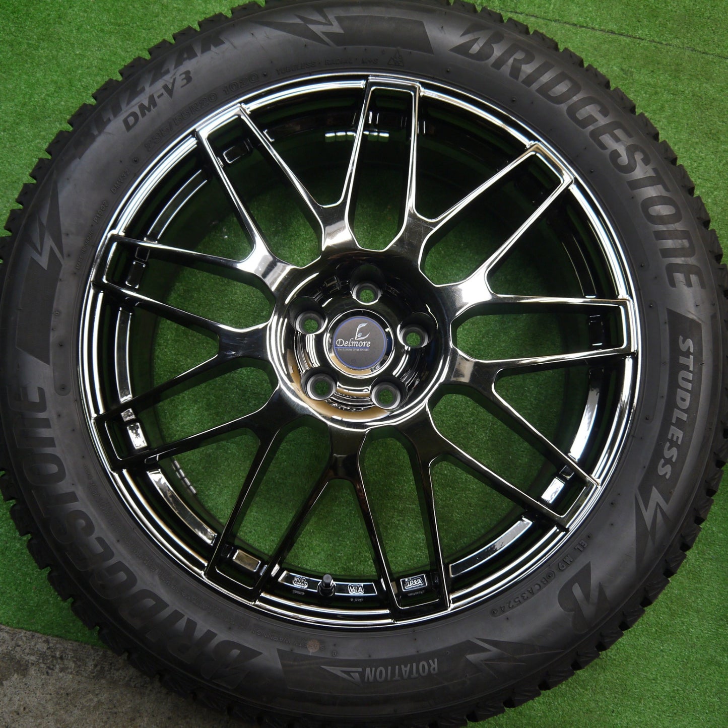 センサー付！バリ溝！24年！キレイ！9.5分以上★レクサス 等 235/55R20 スタッドレス ブリヂストン ブリザック DM-V3 Delmore デルモア 20インチ PCD114.3/5H★5103106Hス