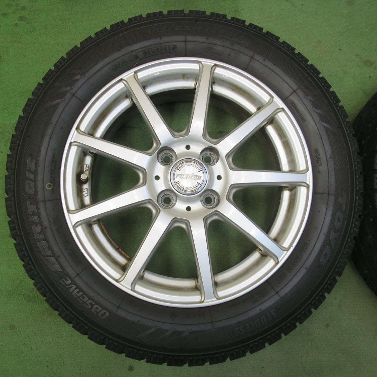 バリ溝！9分★スタッドレス 185/65R15 トーヨー オブザーブ ガリット GIZ ravrion ラブリオン 15インチ PCD100/4H★6033101イス