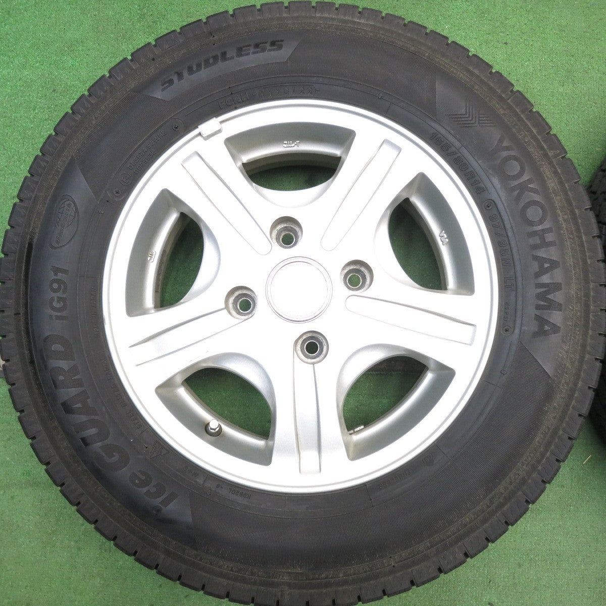 バリ溝！22年！キレイ！9.5分◎スタッドレス 165/80R14 97/95N ヨコハマ アイスガード iG91 VICENTE -03 ヴィセンテ 14インチ PCD114.3/4H◎6071108HAス