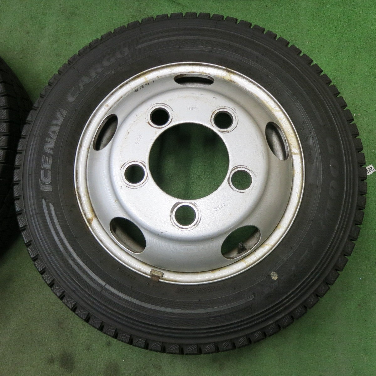 バリ溝！9.5分以上！6本★トラック タイヤ 205/70R16 111/109L スタッドレス グッドイヤー アイスナビ CARGO TOPY スチール ホイール カーゴ 16インチ PCD203.2/5H★6012301ナス