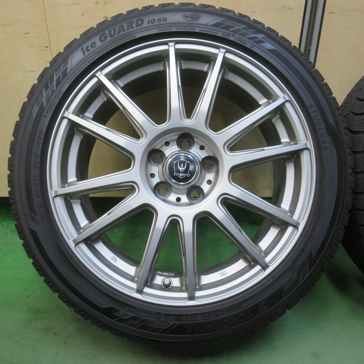 バリ溝！キレイ！9分★インプレッサ 等 205/50R17 スタッドレス ヨコハマ アイスガード iG60 INVERNO インヴェルノ 17インチ PCD100/5H★6032301イス
