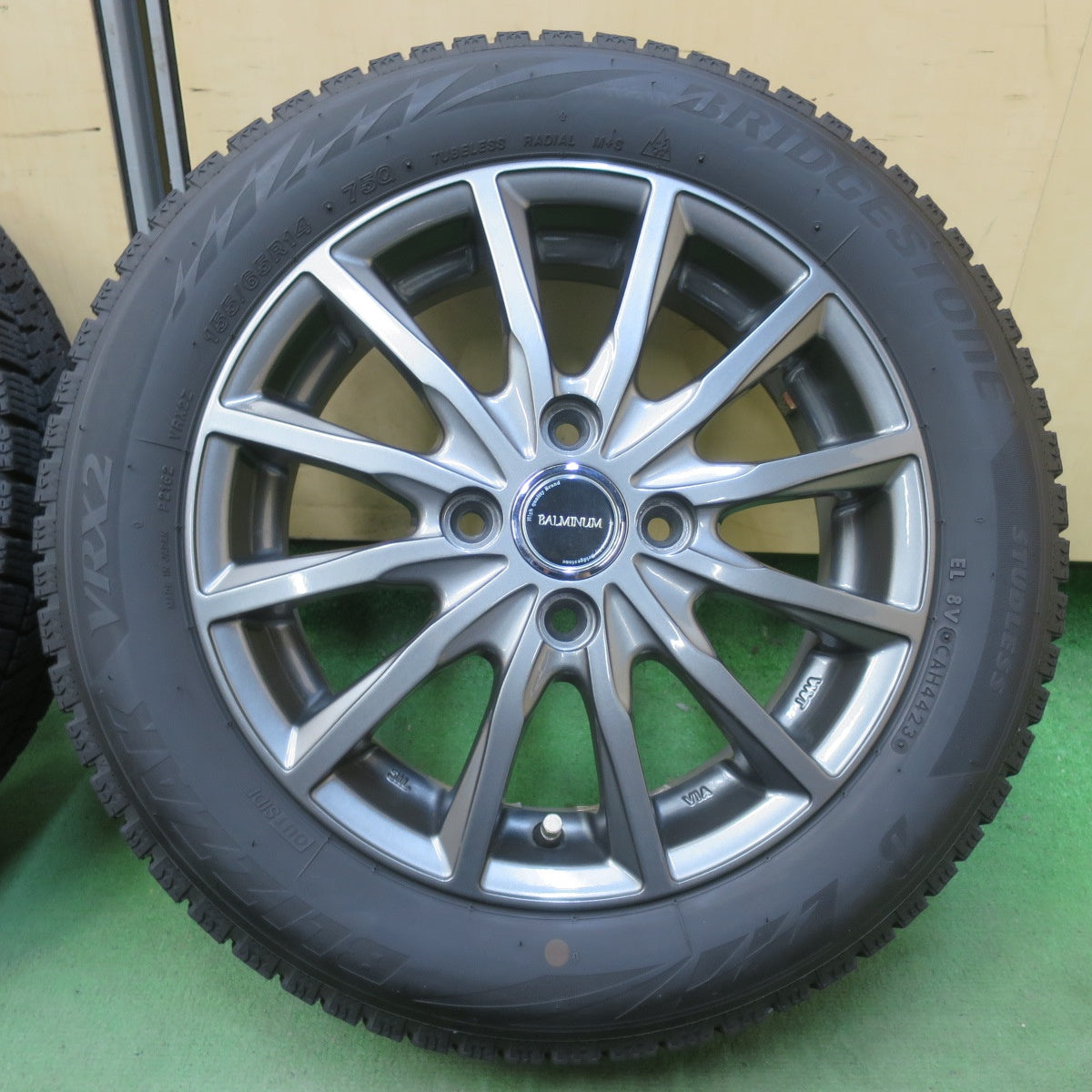 バリ溝！23年！キレイ！8.5分★スタッドレス 155/65R14 ブリヂストン ブリザック VRX2 BALMINUM AR12 バルミナ 14インチ PCD100/4H★6040905イス