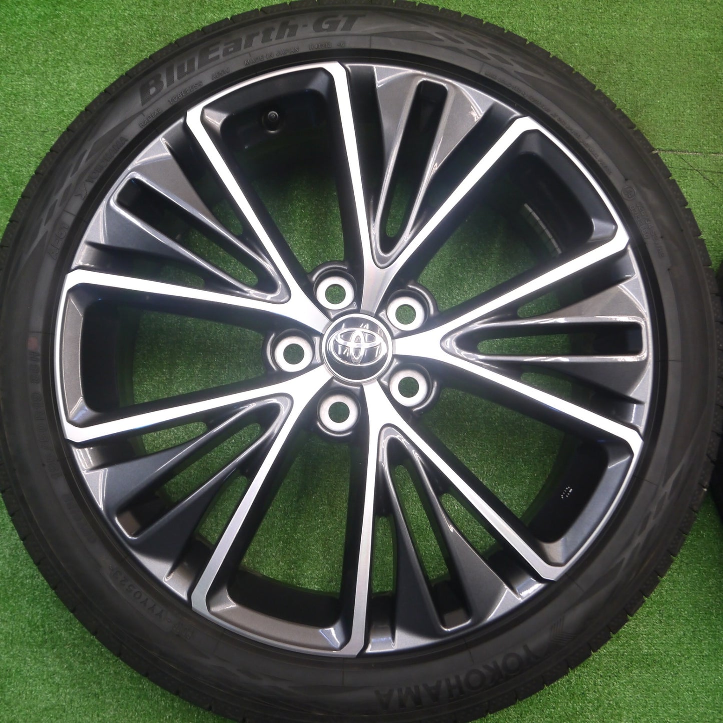 [送料無料] バリ溝！23年！キレイ！9.5分★トヨタ 60系 プリウス Zグレード 純正 195/50R19 ヨコハマ BluEarth-GT 19インチ PCD114.3/5H★4092507Hノ
