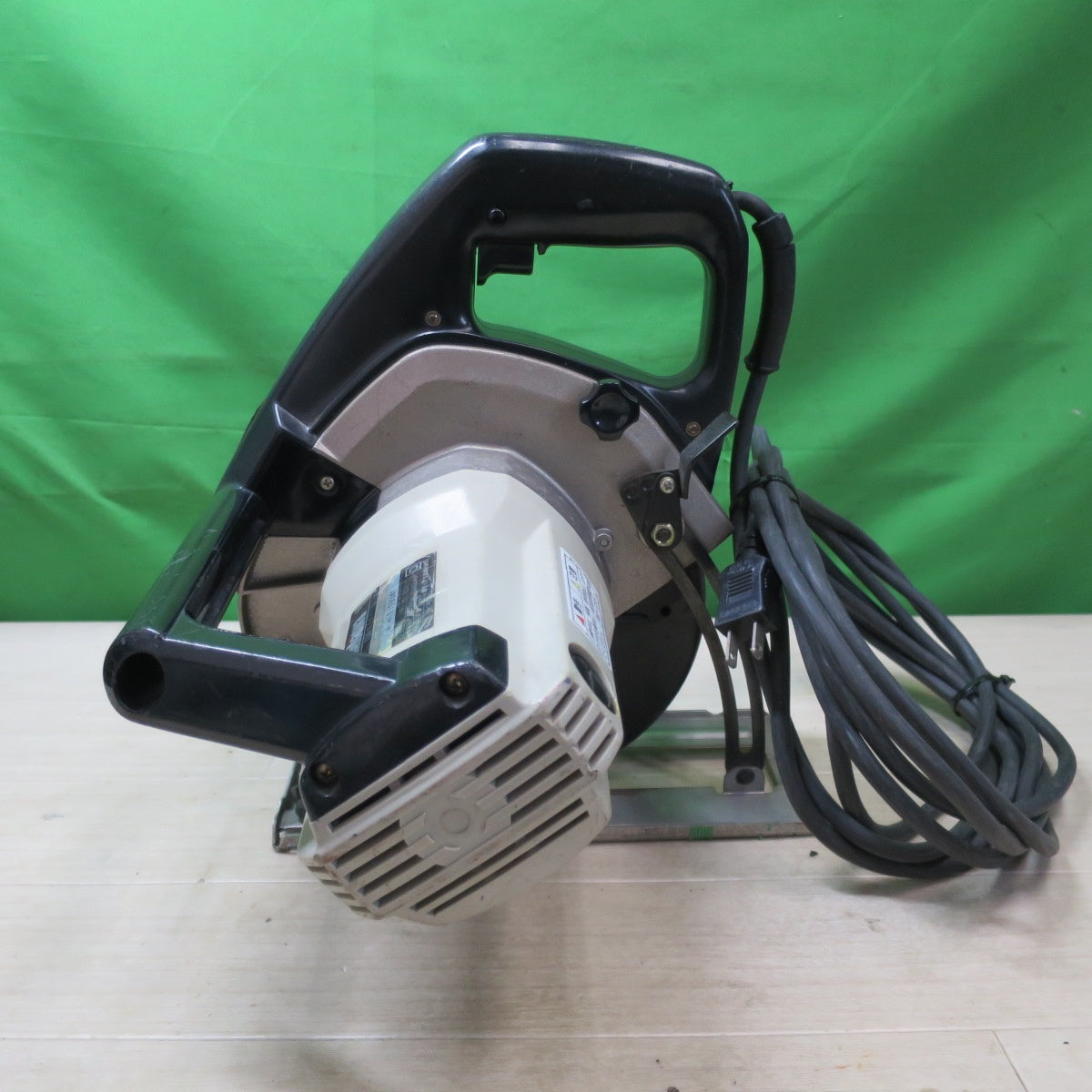 [送料無料] ☆新ダイワ 防塵 カッター B18N 電動 工具 切断 機 加工 コード式 100V チップソー 丸ノコ 丸のこ マルノコ 丸鋸☆
