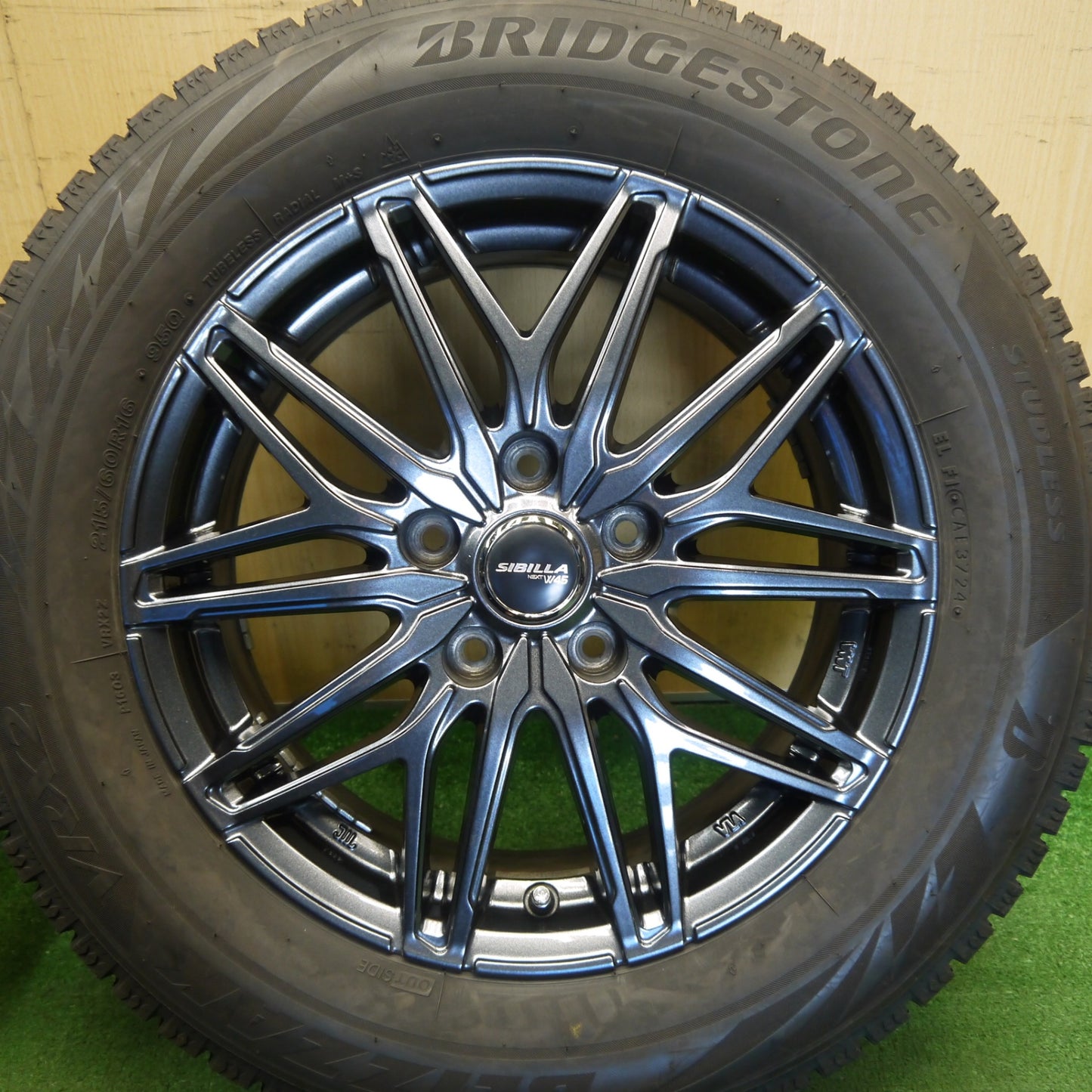 バリ溝！24年！キレイ！9.5分★スタッドレス 215/60R16 ブリヂストン ブリザック VRX2 SIBILLA NEXT W45 シビラ 16インチ PCD114.3/5H★6051511Hス