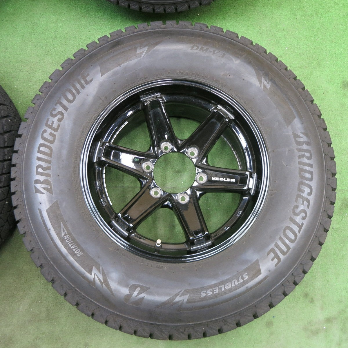 バリ溝！22年！キレイ！9.5分★KEELER TACTICS 265/70R16 スタッドレス ブリヂストン ブリザック DM-V3 キーラー タクティクス 16インチ PCD139.7/6H★6011304ナス