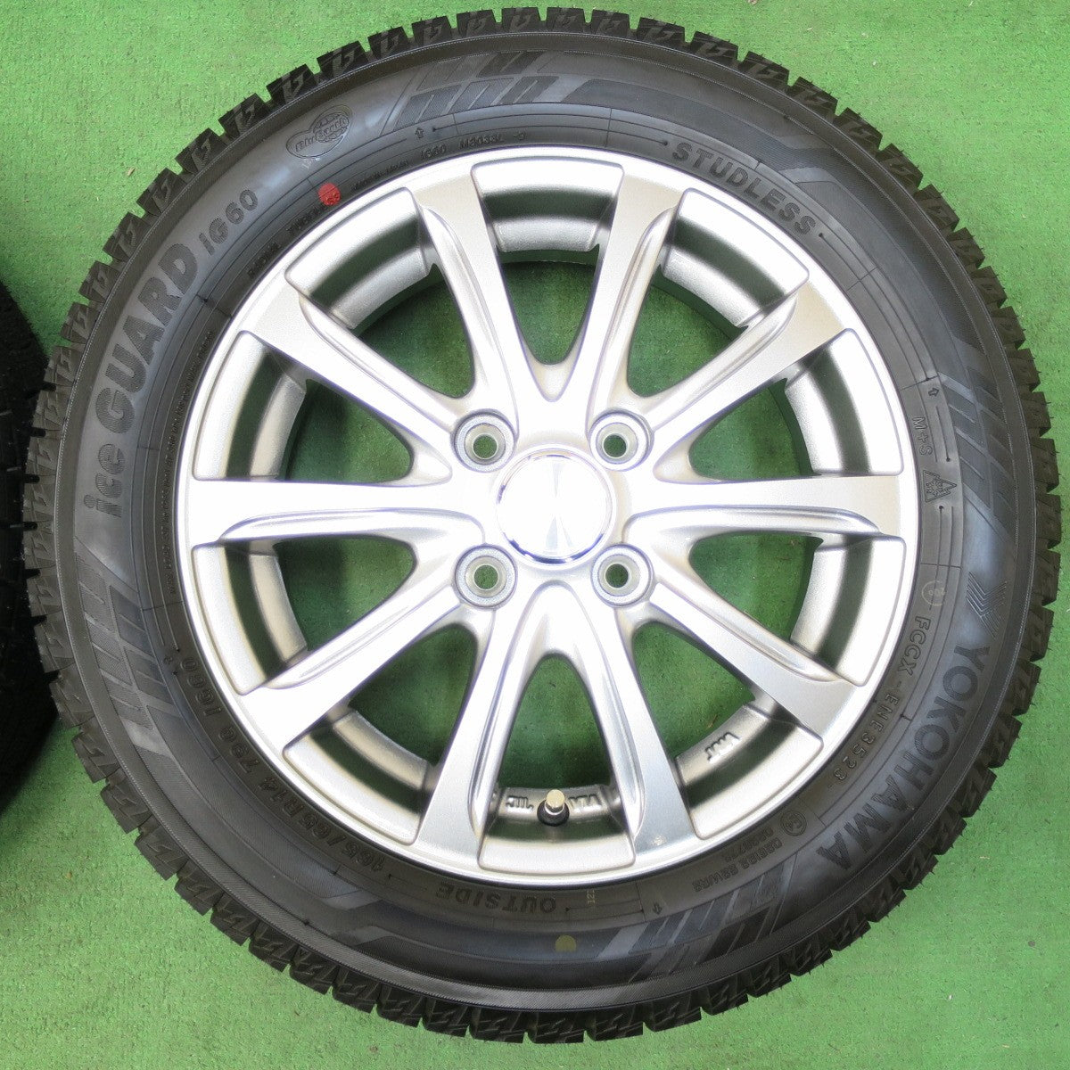 [送料無料] 未使用！23年★スタッドレス 165/65R14 ヨコハマ アイスガード iG60 WEZEN 14インチ ハスラー スペーシア 等 PCD100/4H★4110607イス