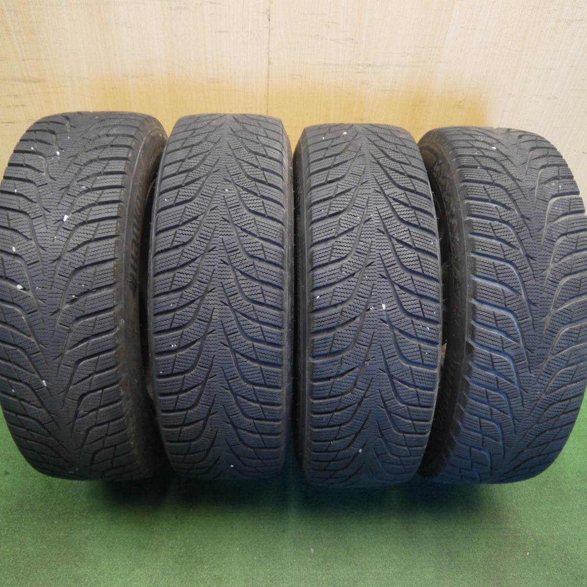 バリ溝！24年！キレイ！9分◎スタッドレス 195/65R15 ハンコック ウインター アイセプト IZ3 AXEL アクセル 15インチ PCD114.3/5H◎6100703Hス