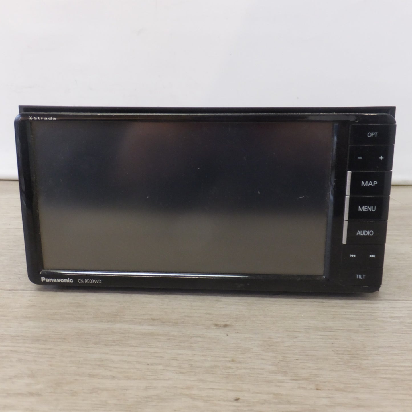 [送料無料] ★パナソニック Panasonic SDカーナビステーション Strada CN-RE03WD(41)★
