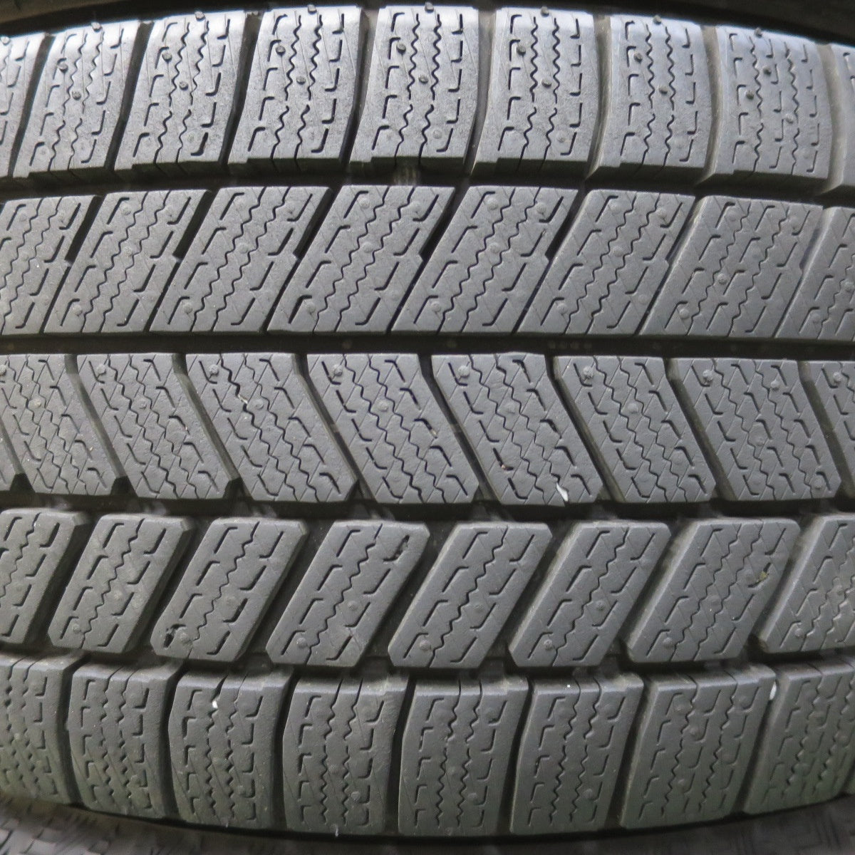 バリ溝！25年！キレイ！ほぼ10分★スタッドレス 225/40R18 ブリヂストン ブリザック WZ-1 G-SPEED Gスピード 18インチ PCD100/5H★6052504イス