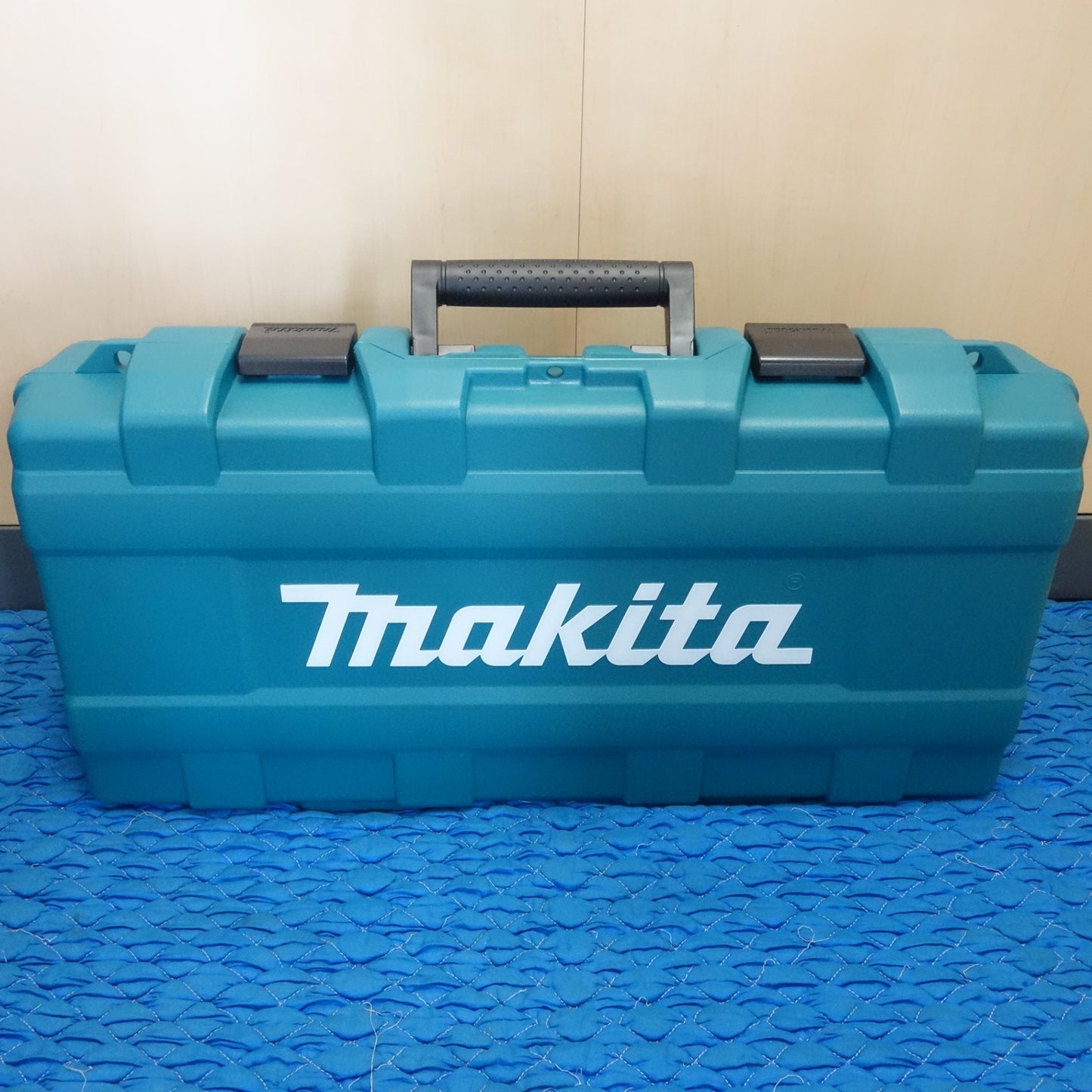 [送料無料] 未使用!バッテリー2個☆マキタ 充電式 レシプロソー 18V JR187DRGX ケース 充電器 付き セーバーソー 電動 工具☆