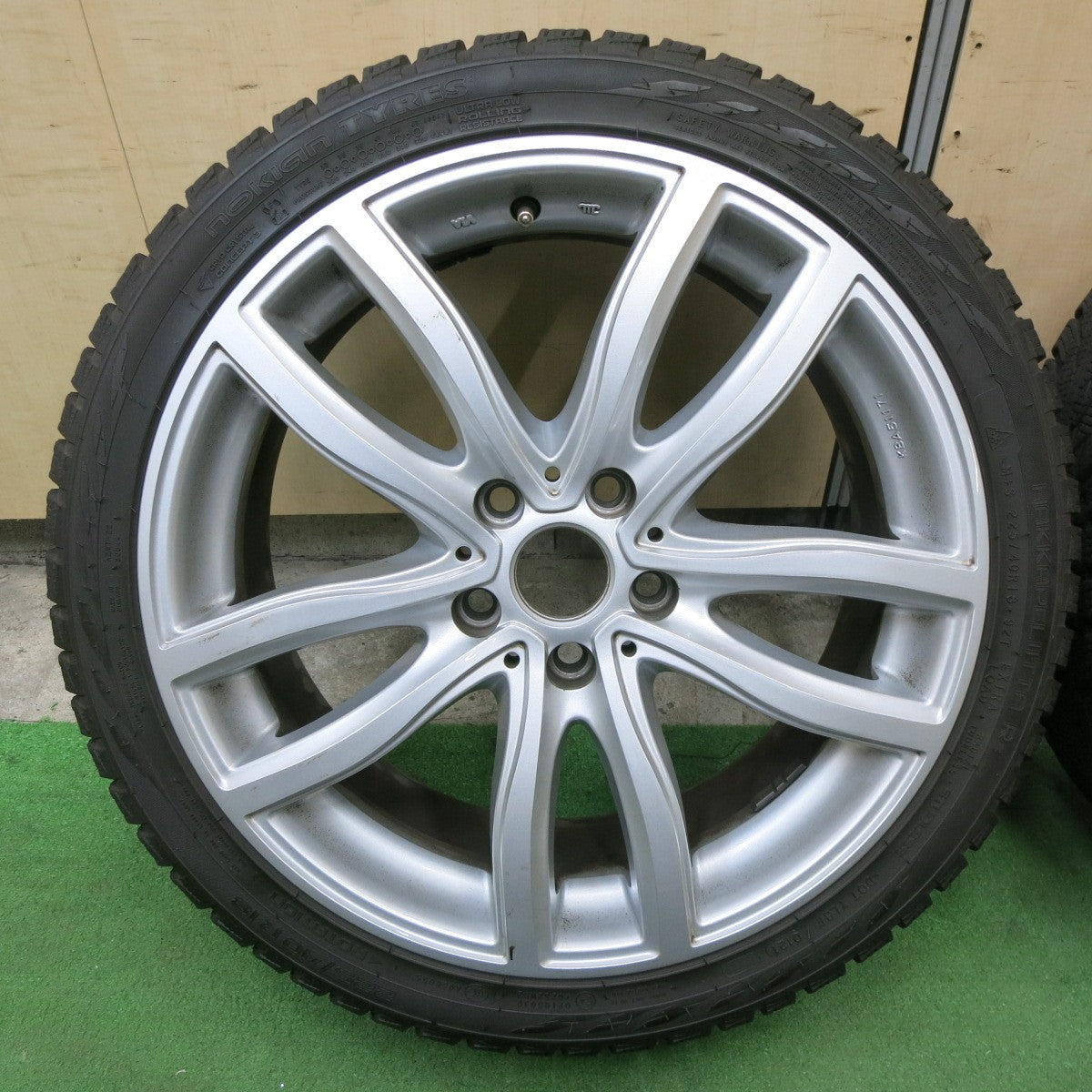 バリ溝！9分★BMW 等 MAK FAHR 225/40R18 スタッドレス ノキアン タイヤ ハッカペリッタ R3 ファー 18インチ PCD112/5H★6012002ナス