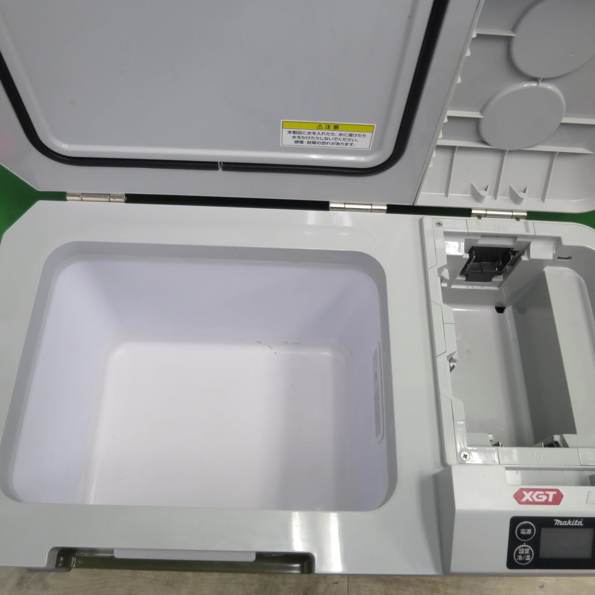 [送料無料] キレイ☆マキタ 充電式 保冷温庫 CW001G 容量20L 冷蔵庫 保温庫 アウトドア キャンプ 釣り 等☆
