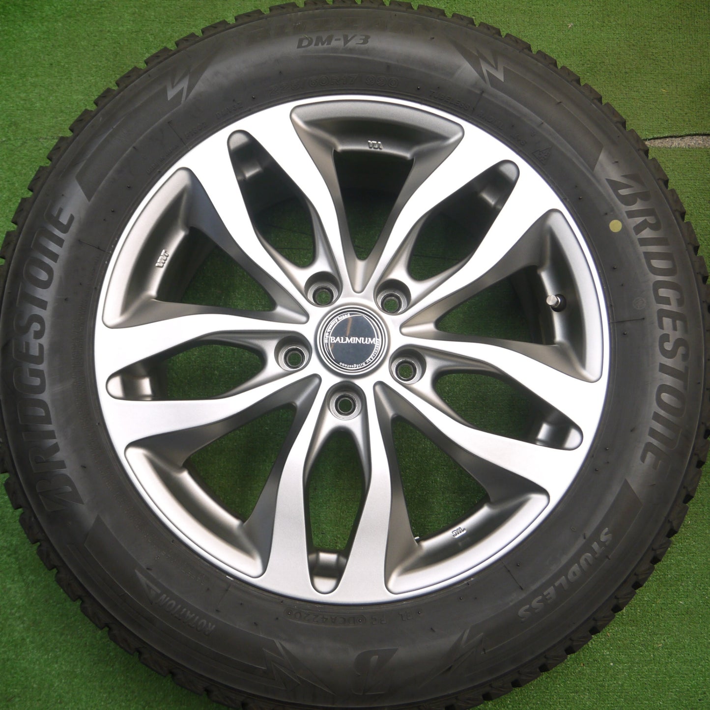 [送料無料] キレイ★スタッドレス 225/60R17 ブリヂストン ブリザック DM-V3 BALMINUM バルミナ 17インチ PCD114.3/5H★5030505Hス