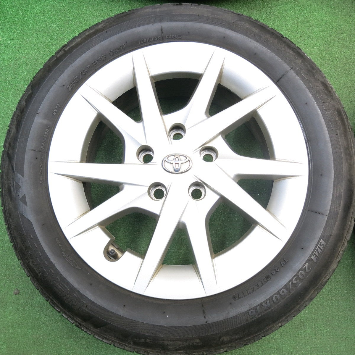 バリ溝！9.5分★トヨタ プリウスα 純正 205/60R16 トーヨー ナノエナジー3 ヨコハマ アドバン dB デシベル ブリヂストン ネクストリー エコピア 16インチ PCD114.3/5H★6012905HAノ