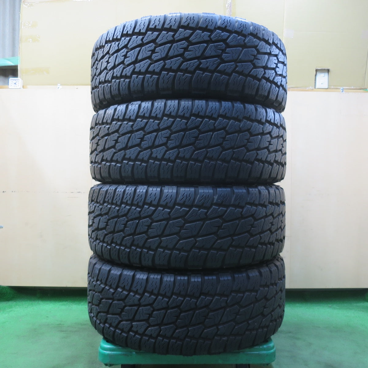 [送料無料] バリ溝！キレイ！9.5分★MKW MK-56 265/50R20 ニットー TERRA GRAPPLER ALL TERRAIN 20インチ PCD139.7/6H★5031809イノ