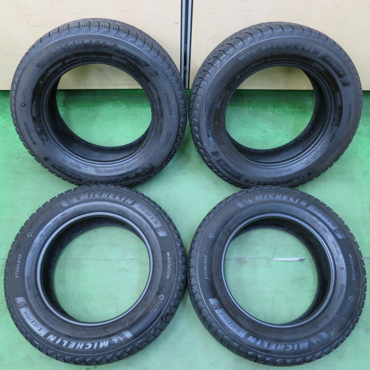 バリ溝！23年！ほぼ10分★スタッドレス 215/65R16 ミシュラン X-ICE SNOW タイヤ 16インチ アルファード ヴェルファイア 等★5012403イスタ