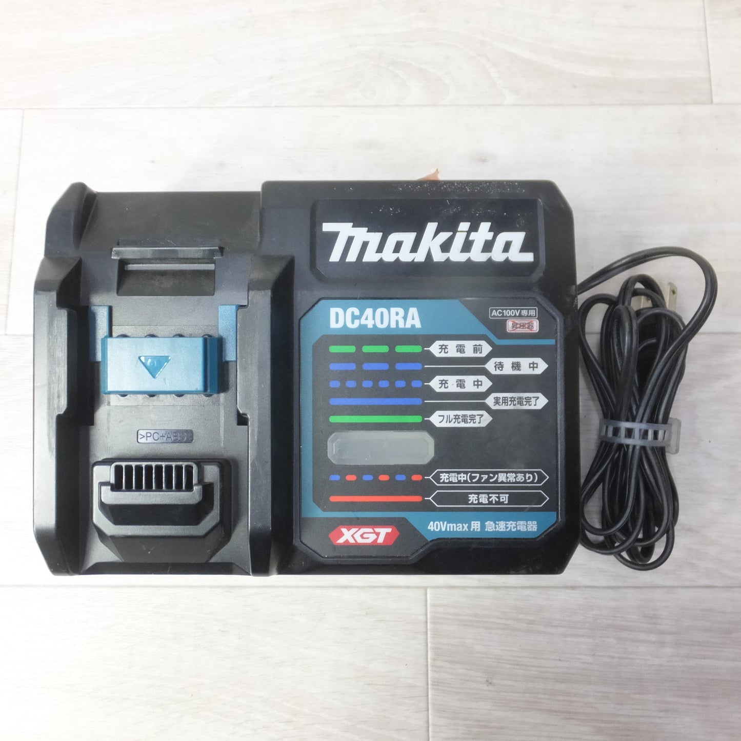 [送料無料] ◆makita マキタ 充電式インパクトドライバ TD001G 40V バッテリー2個 充電器付き 電動工具◆