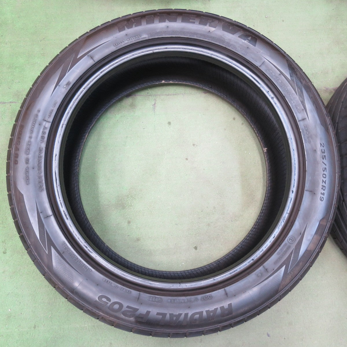 バリ溝！22年！9分★235/50R19 ミネルバ ラジアル F205 タイヤ 19インチ ハリアー ベンツ GLA GLB 等★5112211イノタ