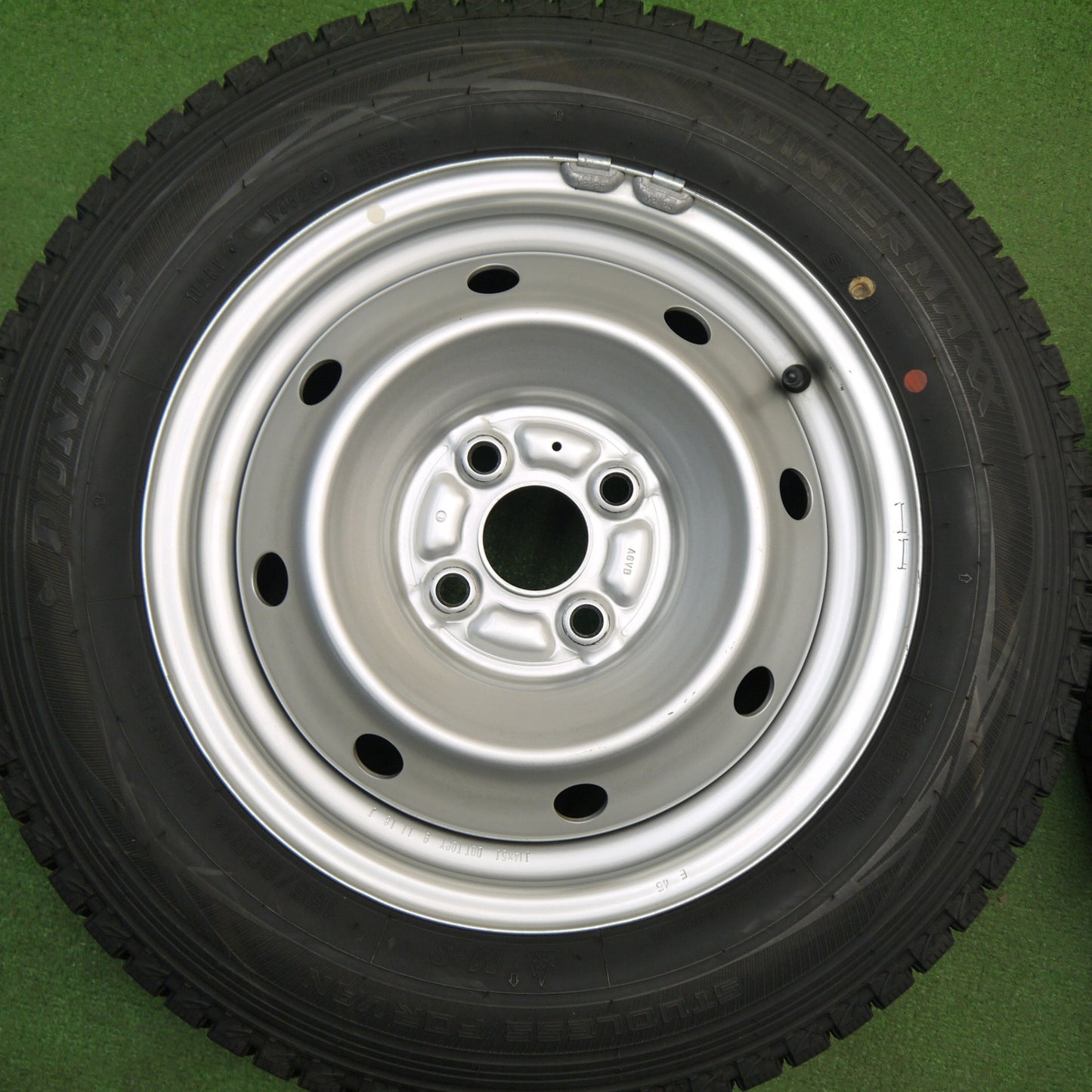 バリ溝！23年！キレイ！9.5分以上★スタッドレス 155/80R14 88/86N ダンロップ ウインターマックス SV01 スチール ホイール 14インチ PCD100/4H★5121005Hス