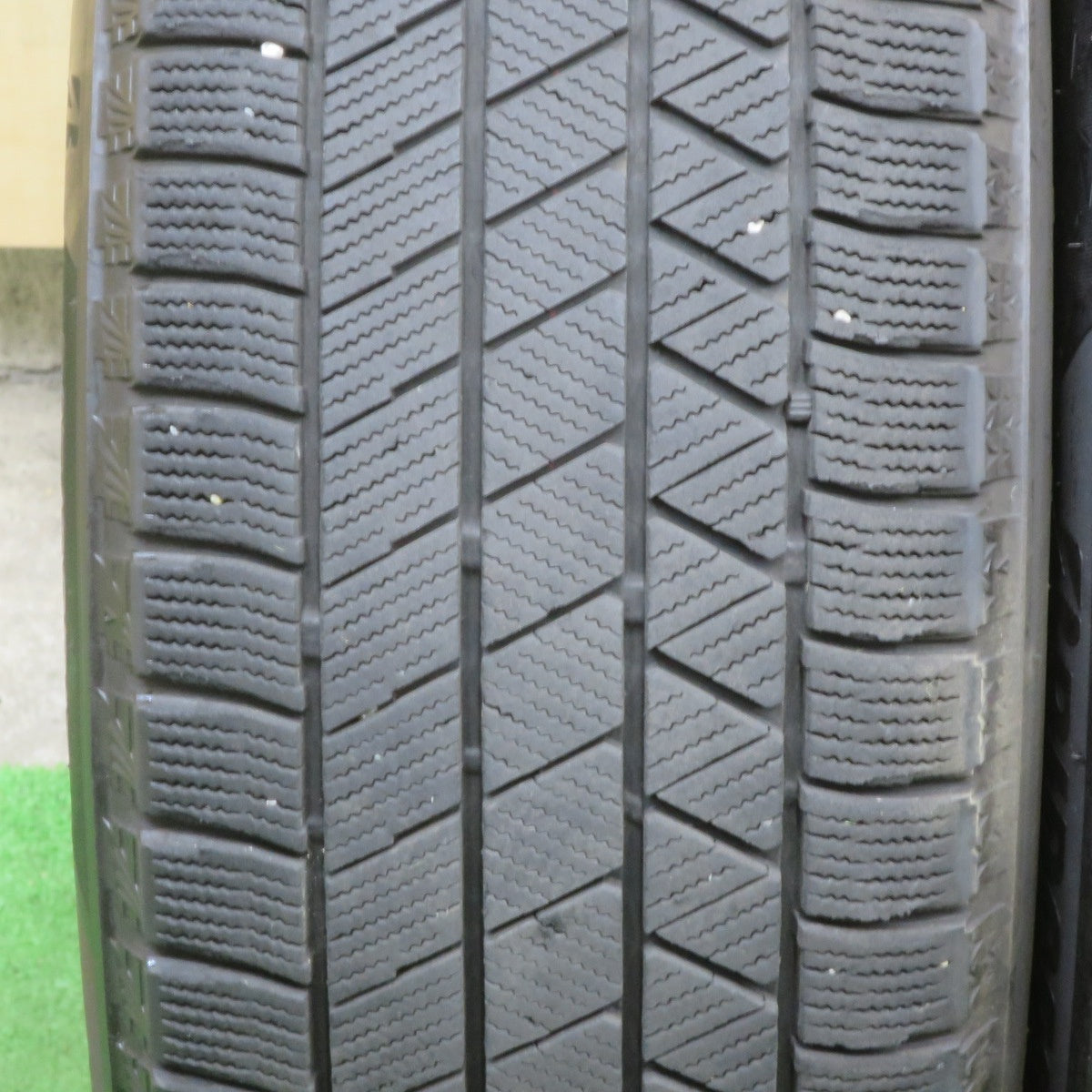バリ溝！キレイ！8.5分★スタッドレス 215/60R17 ブリヂストン ブリザック VRX3 JP STYLE V-Line- 17インチ PCD114.3/5H★6021802TTス