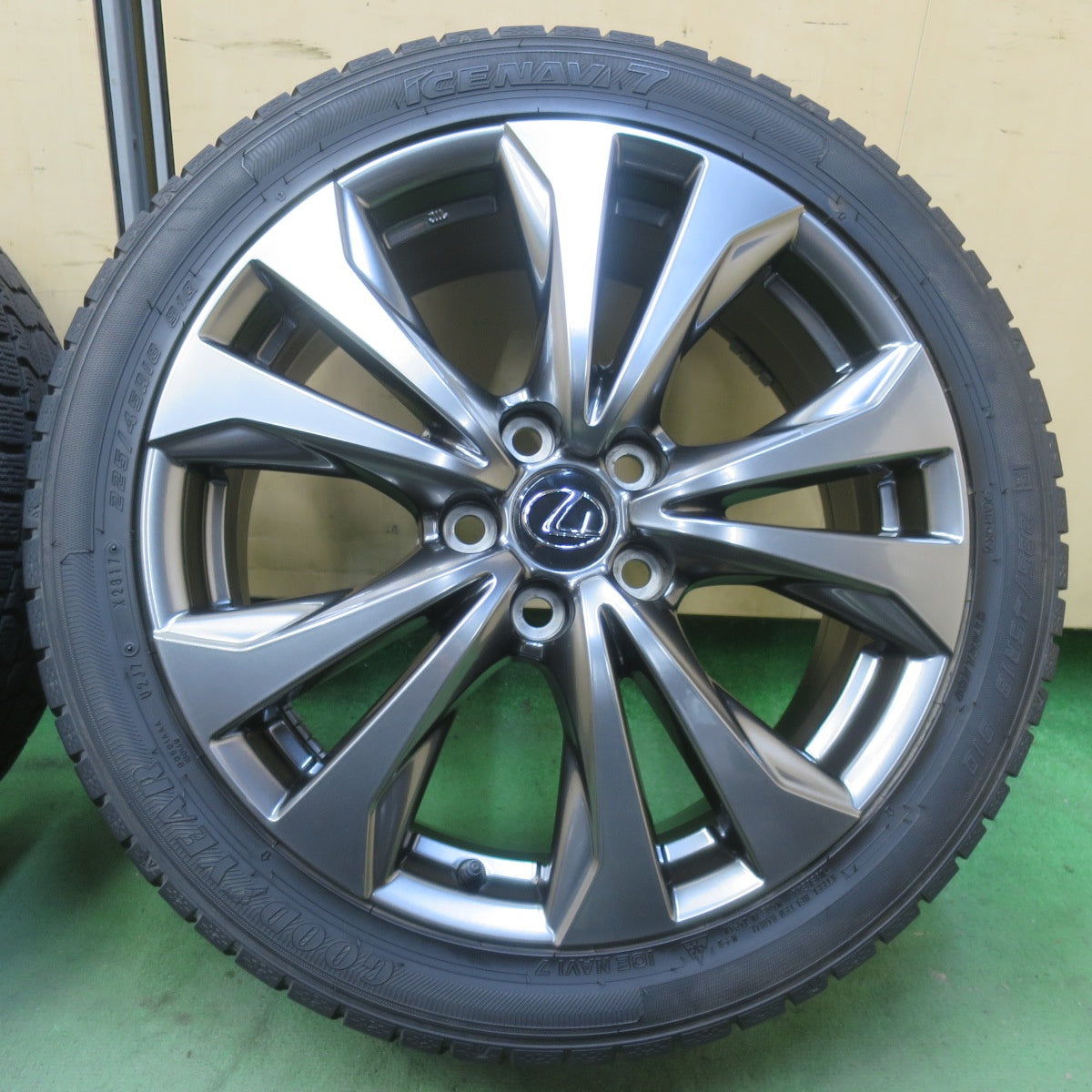 キレイ◎レクサス UX Fスポーツ 純正 225/45R18 スタッドレス グッドイヤー アイスナビ7 18インチ PCD114.3/5H◎6100602イス
