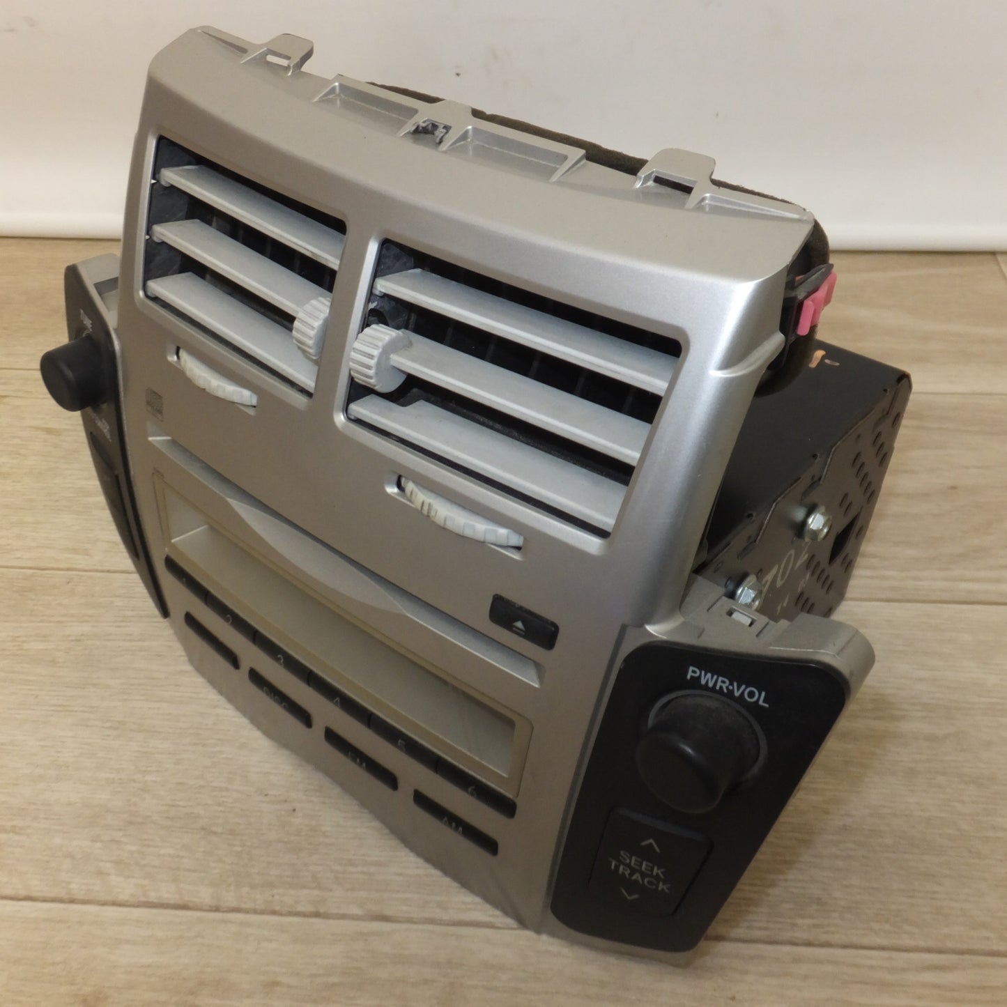 [送料無料] ★富士通テン製 トヨタ 純正 ヴィッツ 90系 カーオーディオ CDプレーヤー 86120-52460(34)★