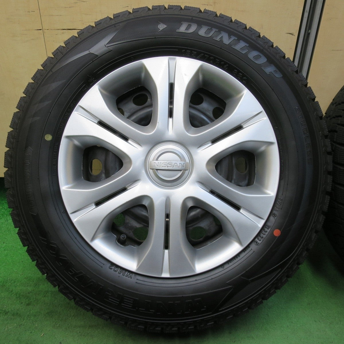 バリ溝！23年！ほぼ10分★日産 E12 ノート 純正 スチール 185/70R14 スタッドレス ダンロップ ウインターマックス WM02 14インチ PCD100/4H★5022610イス