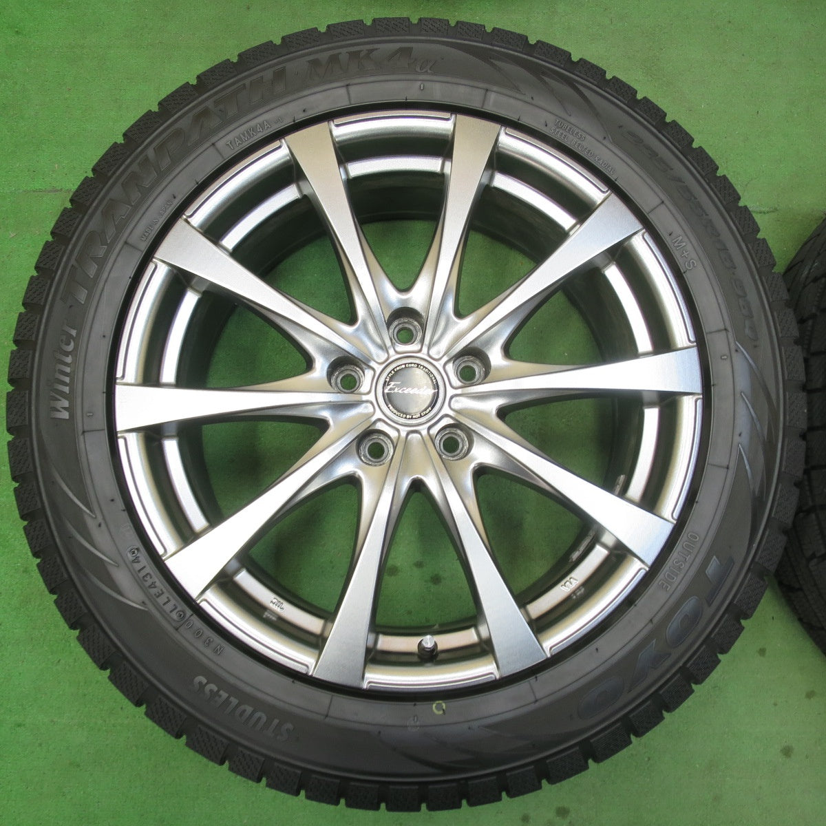 [送料無料] バリ溝！9.5分★スタッドレス 225/55R18 トーヨー ウインター トランパス MK4α Exceeder エクシーダー 18インチ PCD114.3/5H★5012409イス