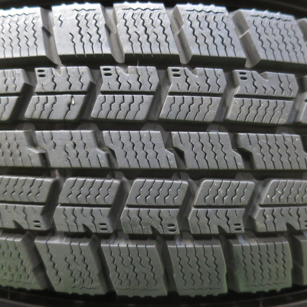 バリ溝！23年！キレイ！9分★LOXARNY  SPORT 165/70R14 スタッドレス グッドイヤー アイスナビ7 14インチ ロクサーニ スポーツ ハスラー ソリオ 等 PCD100/4H★5103101イス