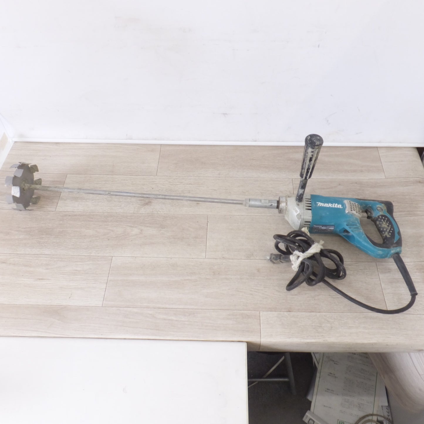 [送料無料] ★マキタ makita カクハン機 UT1305　100V 9A 50-60Hz 850W★