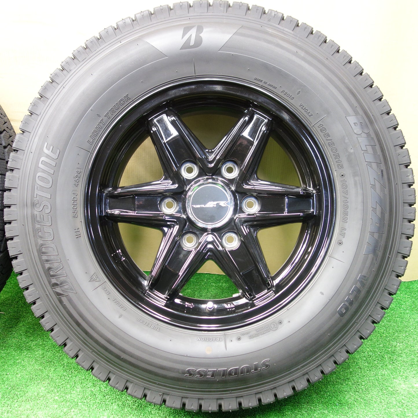 超バリ溝！24年！キレイ！ほぼ10分★スタッドレス 195/80R15 107/105N ブリヂストン ブリザック VL10 REMUZEN レミューゼン 15インチ PCD139.7/6H★5112703KTス
