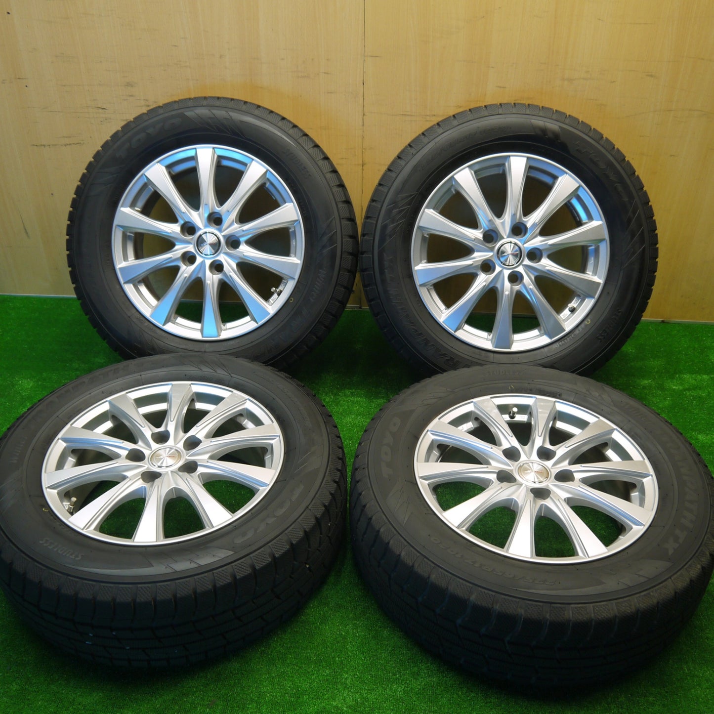 バリ溝！23年！キレイ！9.5分以上★スタッドレス 225/65R17 トーヨー ウインター トランパス TX JOKER ジョーカー 17インチ PCD120/5H★5100804Hス