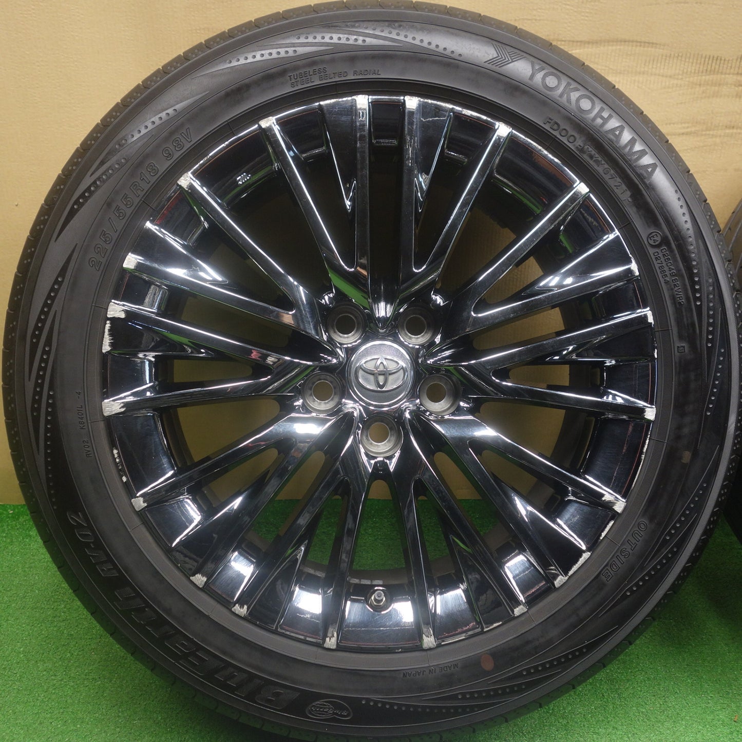 バリ溝！9.5分★トヨタ 220系 クラウン Gエグゼクティブ 純正 225/55R18 ヨコハマ ブルーアース RV-02 18インチ PCD114.3/5H★6041504KTノ