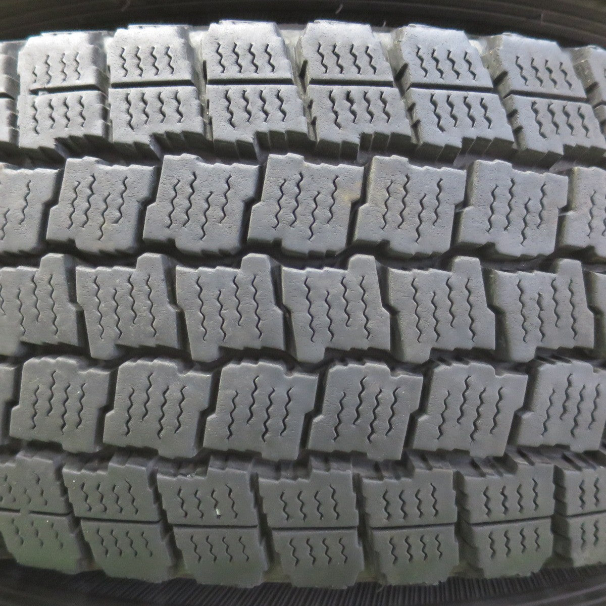 バリ溝！9分★KEELER FIELD 195/80R15 107/105L スタッドレス グッドイヤー アイスナビ CARGO キーラー フィールド 15インチ PCD139.7/6H★6042710イス