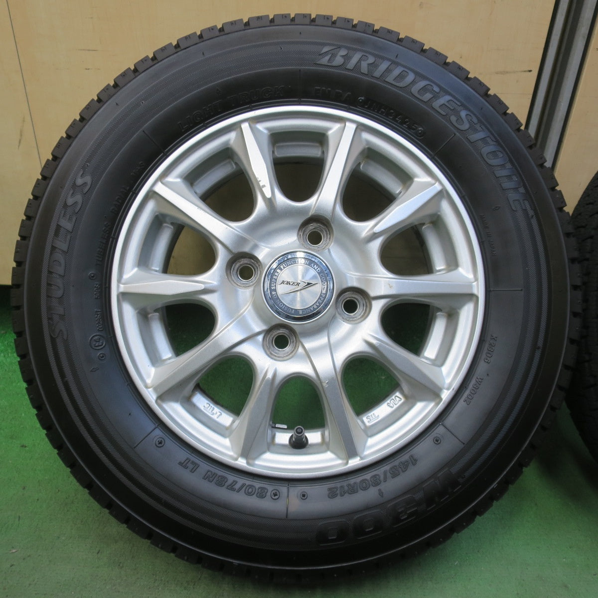 バリ溝！25年！9.5分◎スタッドレス 145/80R12 80/78N ブリヂストン ブリザック W300 JOKER ジョーカー 12インチ PCD100/4H◎6090908イス