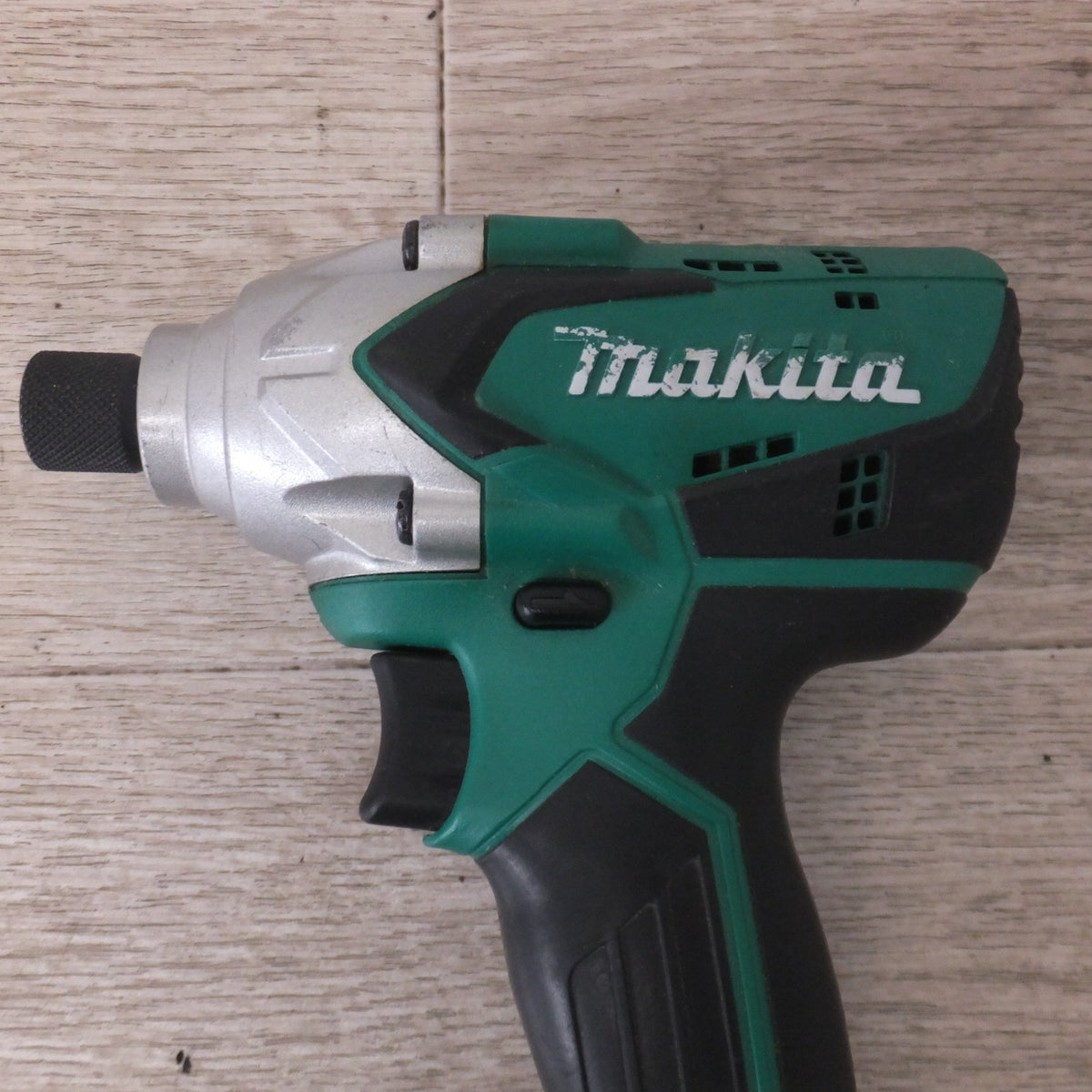 ★マキタ makita 充電式インパクトドライバ M697D 14.4V 本体のみ★