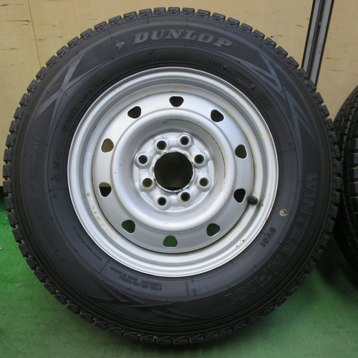 バリ溝！21年！9分★スタッドレス 165R13 6PR ダンロップ ウインターマックス SV01 TOPY スチール ホイール 13インチ PCD100 114.3/4H マルチ★5103006イス