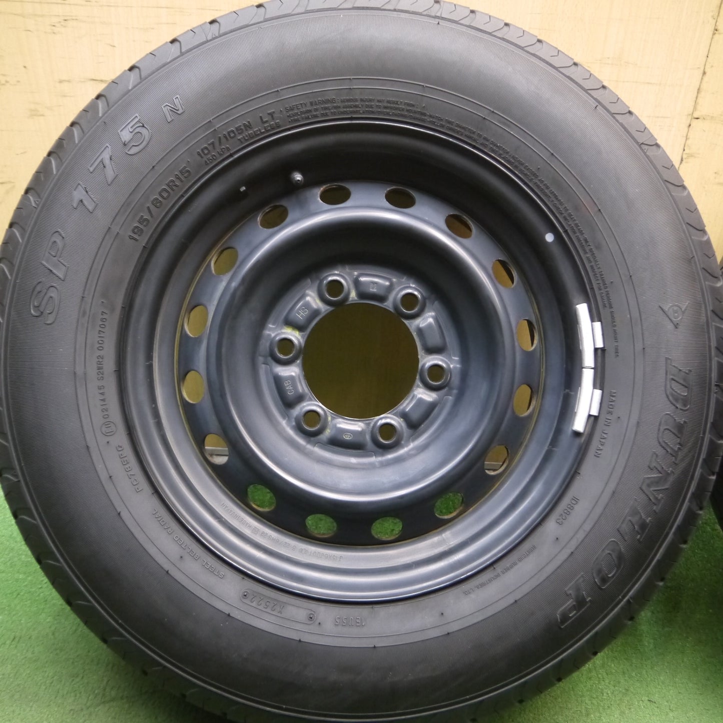 *送料無料* バリ溝！22年！キレイ！9.5分★トヨタ ハイエース 純正 スチール 195/80R15 107/105N ダンロップ SP175N PCD139.7/6H★4053106Hノ