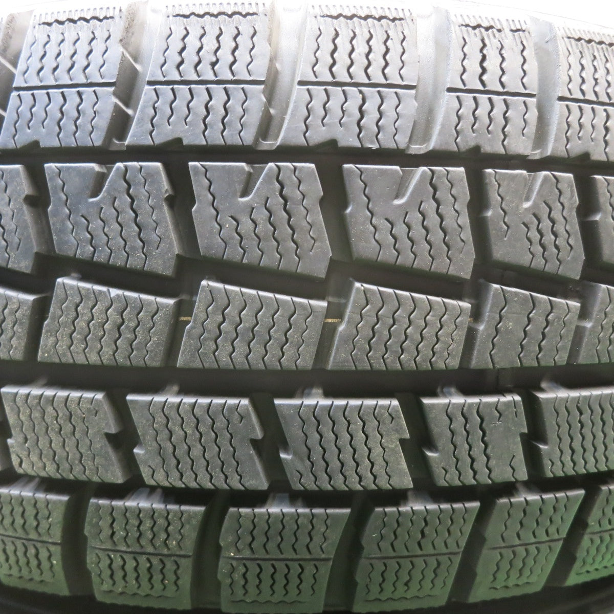 バリ溝！キレイ！9.5分★スタッドレス 205/55R16 ダンロップ ウインターマックス WM01 EUROMAGIC ユーロマジック 16インチ PCD114.3/5H★5042706HAス