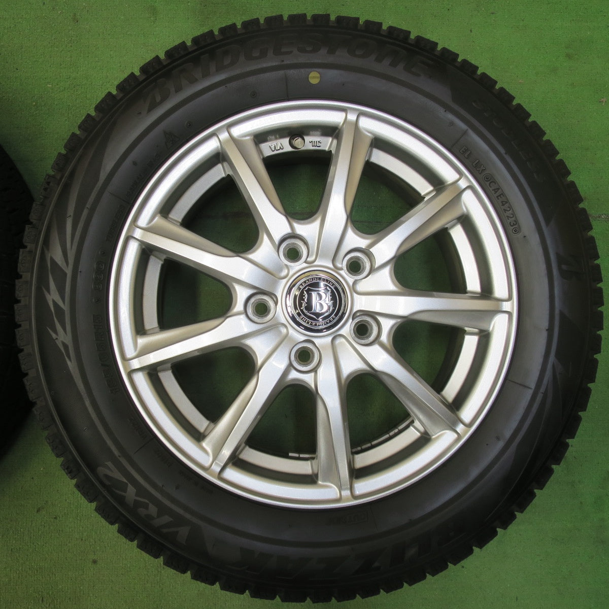 キレイ！23年★スタッドレス 185/65R15 ブリヂストン ブリザック VRX2 BRANDLE-LINE ブランドルライン 15インチ PCD114.3/5H★5081603イス