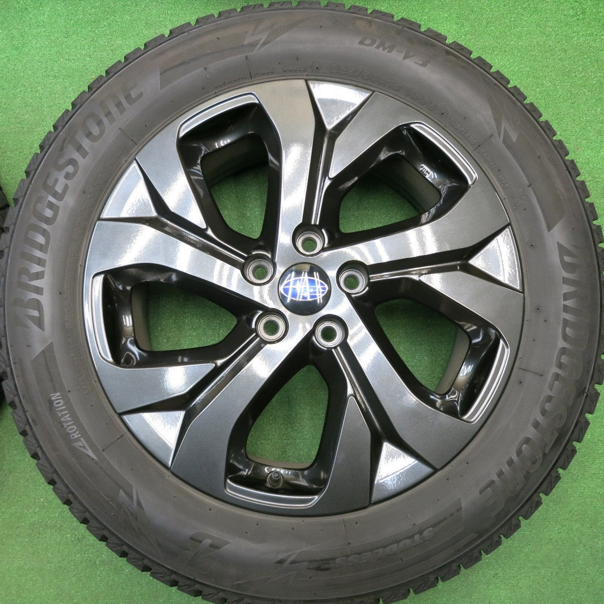 バリ溝！22年！キレイ！9分★スバル アウトバック X-BREAK 純正 225/60R18 スタッドレス ブリヂストン ブリザック DM-V3 18インチ PCD114.3/5H★5121416HAス