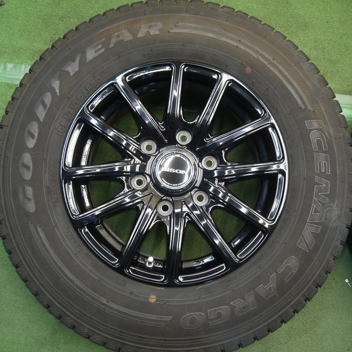 バリ溝！キレイ！9.5分◎スタッドレス 195/80R15 107/105L グッドイヤー アイスナビ CARGO BISON バイソン 15インチ PCD139.7/6H◎6092502Hス