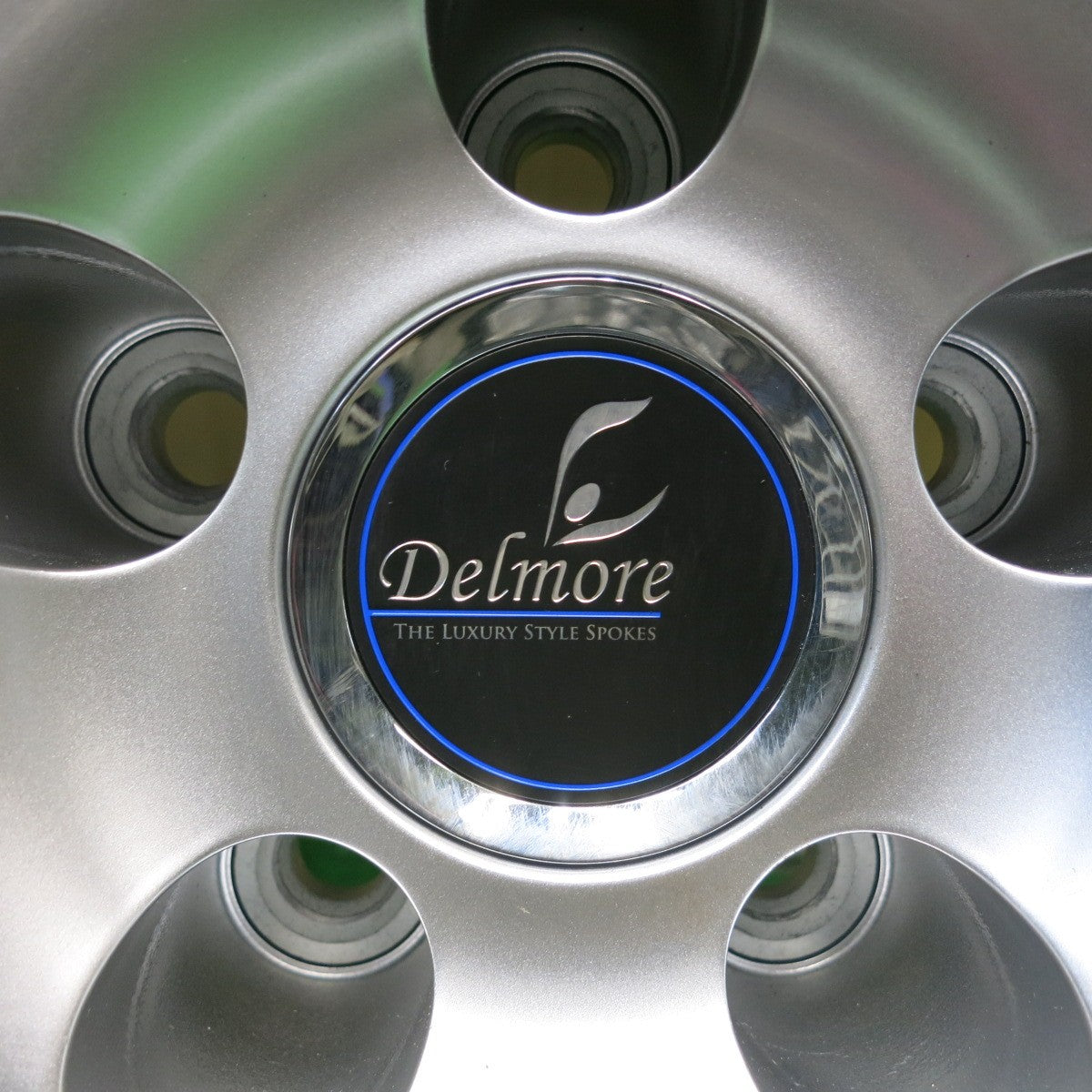 ほぼ未使用！センサー付！23年！キレイ★レクサス NX 225/60R18 スタッドレス ブリヂストン ブリザック DM-V3 Delmore デルモア 18インチ PCD114.3/5H★5111303HAス