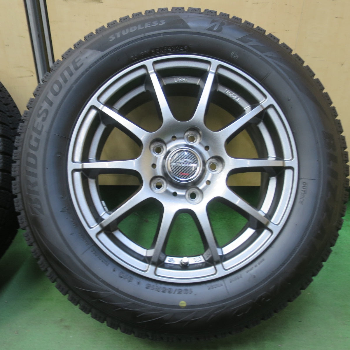 バリ溝！24年！キレイ！9.5分以上◎スタッドレス 195/65R15 ブリヂストン ブリザック VRX2 SCHNEIDER ATECH シュナイダー 15インチ PCD114.3/5H◎6091915イス