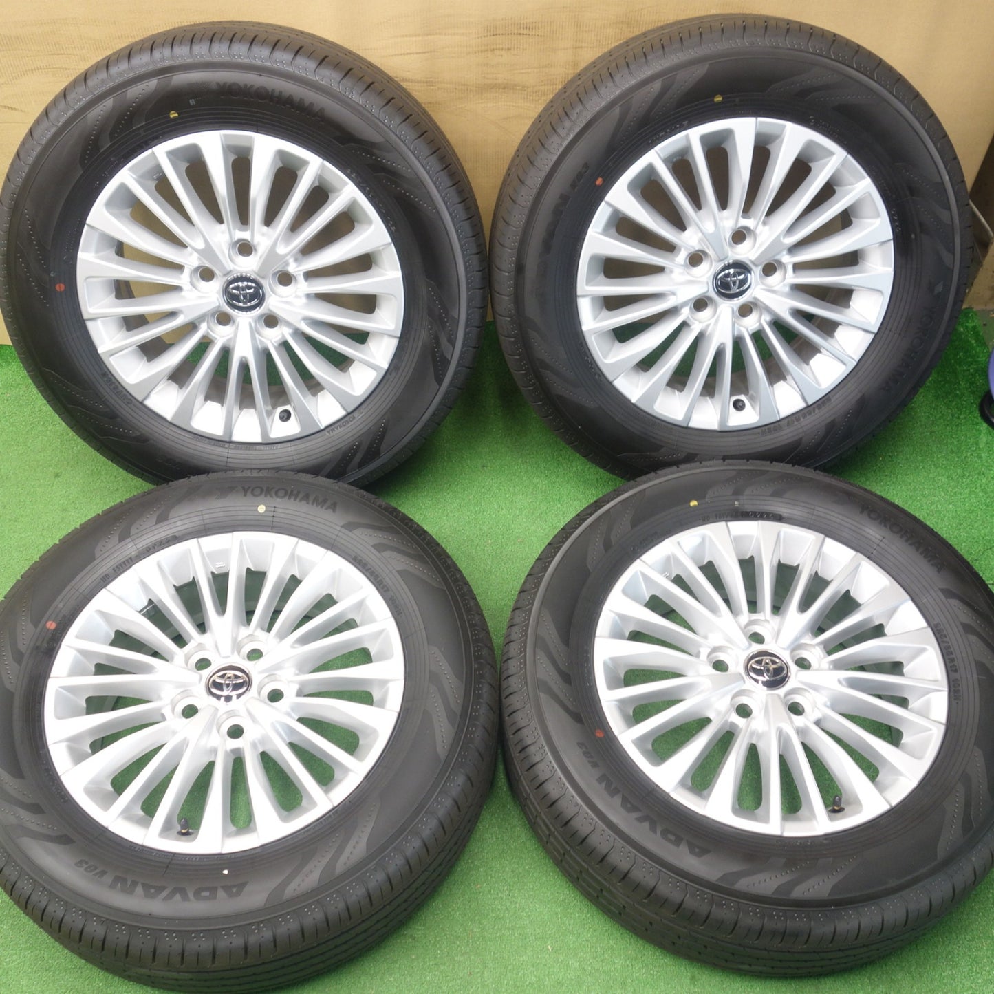 新車外し！26年★トヨタ 40系 アルファード ヴェルファイア 純正 225/65R17 ヨコハマ アドバン V03 17インチ PCD120/5H★6051502KTノ